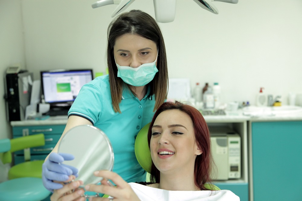 DECENIJSKO ISKUSTVO U SLUŽBI VAŠEG OSMIJEHA DECENIJSKO ISKUSTVO U SLUŽBI VAŠEG OSMIJEHA